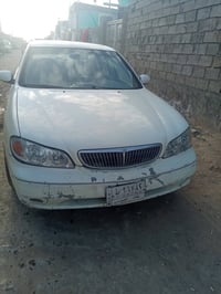 نيسان صني 2002مراوس بكيه حمل .07811611325