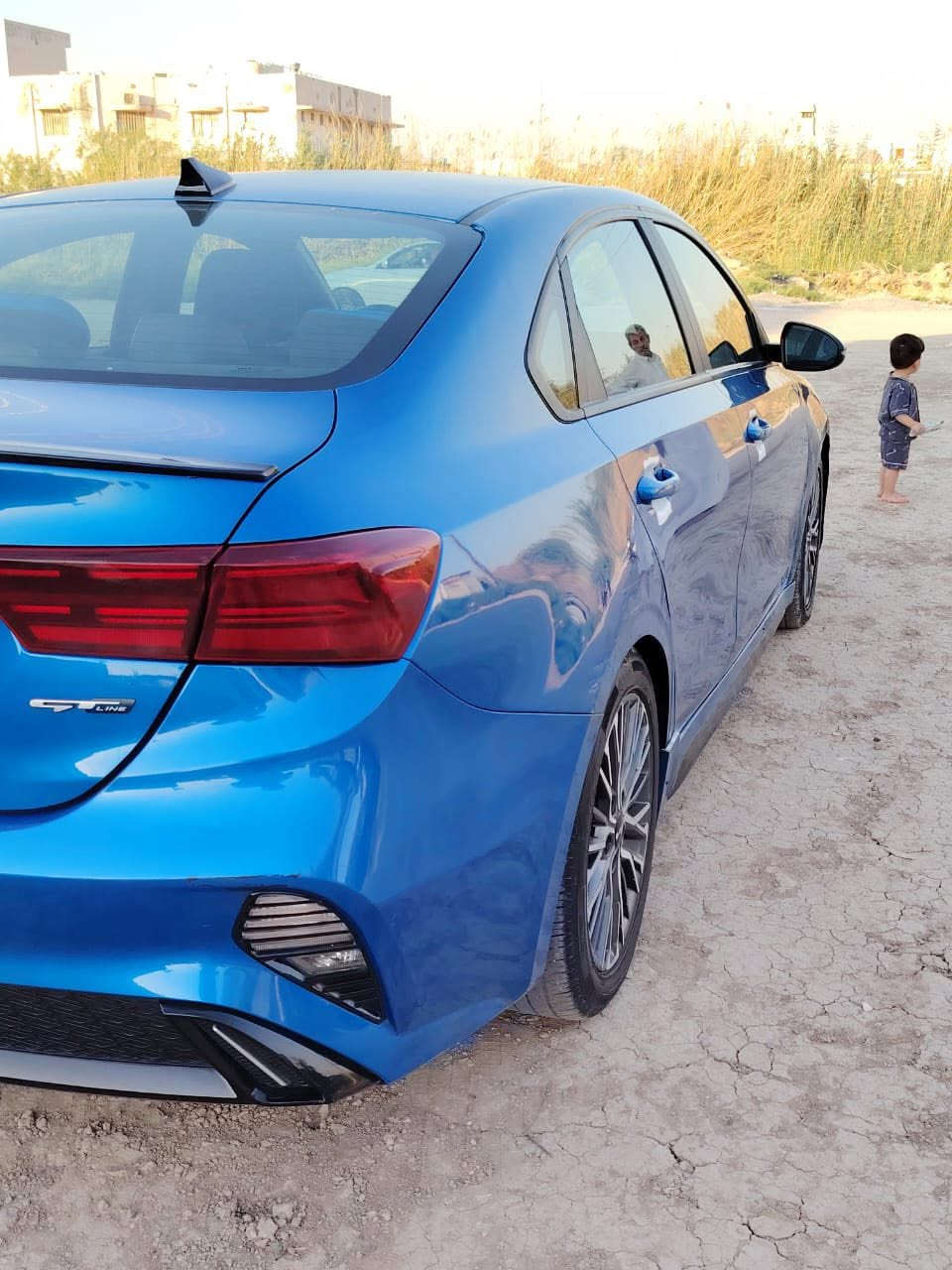 للبيع: كيا فورتي (سيراتو) GT-Line موديل 2022
• المواصفات: وارد أمريكي، فئة GT-Line الرياضية
الأصلية.
• المحرك: 2.0 لتر، نظام IVT اقتصادي جداً.
• اللون: أزرق مميز (تيتانيوم/بيبسي).
• العداد: [ 98000 كيلو متر].
• المواصفات الخارجية: ويلات 17 مكحلة، فتحة سقف، جناح خلفي، إضاءة LED كاملة، بصمة تشغيل وبصمة أبواب، 
• المواصفات الداخلية: ستيرن D-Shape رياضي، كشنات جلد وقماش GT-Line، شاشة كبيرة, نظام رادارات كامل (تحديد مسار, نقطة عمياء، مانع تصادم).

• الرقم: مرقمة جديد بدون غرامات 

الهاتف ***********
