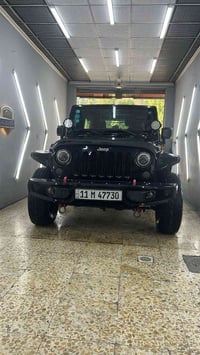 عندي Jeepرانكلر موديل ٢٠١٣ فئة سبورت حادثها  الباب خلف السائق الاستسفس...