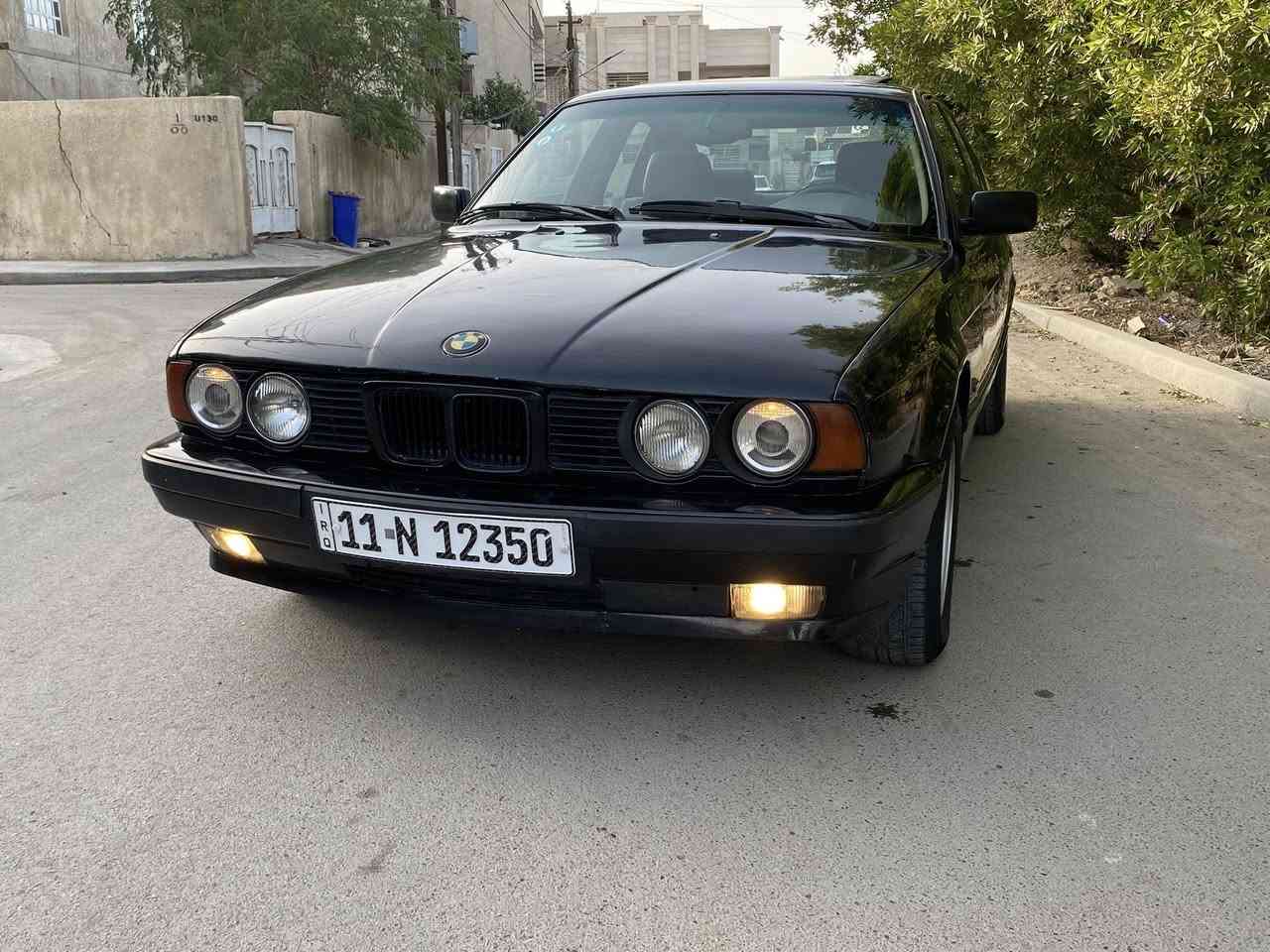 سلام عليكم للبيع فقط بدون مراوس بدون اقساط
مسكر عدل اصل تكمه وسنويه وبليته525 
موديل 1992
رقم بغداد الجديد هزه جديده سنويه2030
صدر امامي خلفي جديد 
كير وحرك جدد صافيه بدون اي خربطه اكسل3.23 
داخل جلد وصاصي كهرباء m مساند دبل ايرباك صاج اسود 
شفت ستيرن كهرباء جعمقه كهرباء 
كهربائيات كلها شغاله والسلايد هم شغال 
تبريد شغال ثلاجه
4جام كهرباء تخم تاير جديد السياره جاهزه
شارحلك كلشي بلمنشور لتسالني شبيها كلشي كاتبلك 
مكاني بغداد السيديه السعر 55 وبي مجال بسيط 
الشراي يتصل ***********
