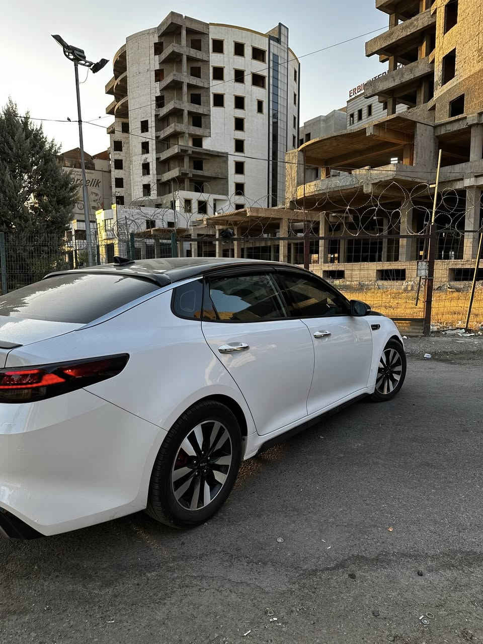 السلام عليكم شباب
للجناي الي يدور شي نظيف وفول 
اوبتما 2017 SX فووول 1/1 جديدة بمعنى الكلمة قطعتين صبغ فقط
—..محرك2000تيربو تستقبل بانزين عادي بدون قطره دوانز والاقتصاد والنشاط فوول
..بنوراما 3 حركات
..4بصمات(تشغيل-ابواب-صندوق)
..مري شفط  قلاب واشاير بلمري
..رادار  امامي جانبي وخلفي
..تبريد قطعتين
 …تبريد تدفئه بلكشنات والستيرن
..مود درايف 4 وظعيات قيادة
..شاشة تدعم كار بلي وبيه كل الانظمة التحكم والملاحة
..تبريد  بيانو مناخي منفصل 
..شفتات بلستيرن
..تحكم كراسي كهربائي كامل
..حساس خلفي
..تدفئه خلفيه بلكشنات
..منظومه لايتات زنون اصلي ديناميكي متحرك+ لد نهاري مرتب
..مانع انزلاق
..كشنات خزن ميموري
 ..نظام بريكات رياظي  رباعي
…ستيرن رياظي حرف D
…سستم صوت هارمن كاردن الماني عملاق+امبلي فااير 3
…انارة داخله امامي وخلفي ثلجي بلادي
..بردات خلفيه بلاد
…شاحن wifi
—نظام Gbs
—جنطة ذكية تفتح تلقائي عند الوقوف 3 ثواني
—نظام ترحيب وانارره مخفي بليدات 
عند الاقتراب
—كامره خلفيه دواره 360
—دفيوزر خلفي رياضي
—دبل كزوز
—بك لايت LED
—سبويلر رياضي
—شاشة اعطال
 —-منافذ Usb 6 امامي خلفي چكمچه
—ماشية 140 الف
+++ بعد اكو مواصفات مامذكوره لان السياره اعلى فئه بلاوبتما كل مواصفات شركه كيا موجودة بيه
…………السياره كتلوكات الشركه بيه وعدته كاملة ولا كلوب مشتغل بلدشبول كله جاهزه بدون نقص……
السياره قطعتين صبغ جاملغ وبنيد وبيه شي بسيط براس الشاصي تعمير للامانه فقط وشرط السونار
—ملاحظة(السياره جديدة بمعنى لكلمه وترايها ماشاءالله احلى من الزيرو)لاتقارنها بلتعبانات 
—رقم سليمانية الدولي الجديد سنويه وهزه لل2030شرط التحويل ثاني يوم
مكانه اربيل 
استفسار ‭+964 774 797 9695‬

السعر 125
