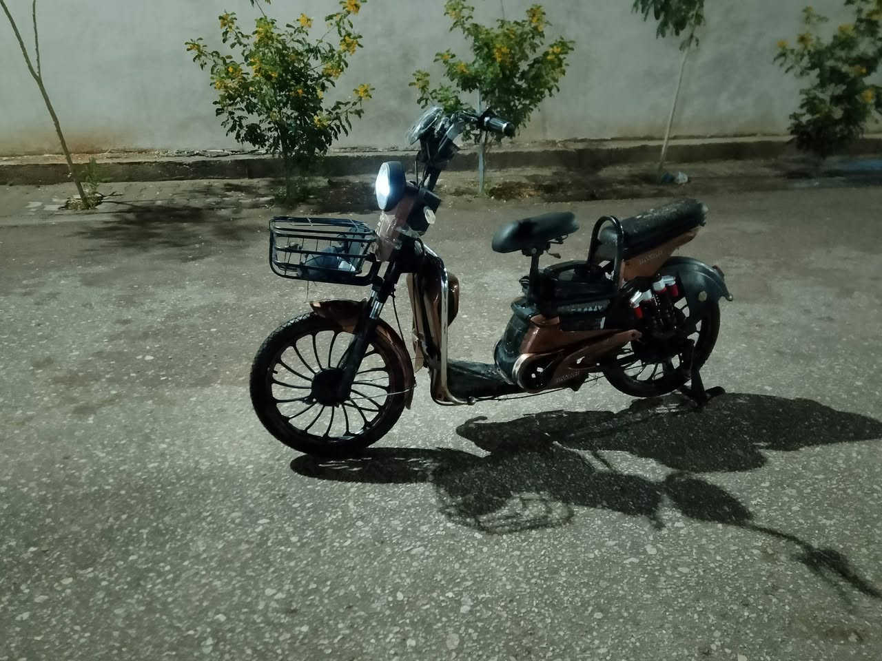 باسكل شحن موديل 2024
الحجم 20 تبديل تاير جديد 
خمسه باتري 
اربع دبلات خلفي 
بصمه عدد 2
تشغيل عن بعد و من الجوزه 
جهاز انذار 
السرعه حقيقي 45 بتطبيق ويز 
العداد بالباسكل يقره 💯 100 
لكن مو حقيقي الحقيقي 45 كم
باتريات جديده و الشاحن جديد 
$$__________________________________________$$
النقص 
يده بريك امامي 
گلوب  اماي 
مكسور تقريباً اقل من شبر الكفر من يم البايدر 
///////\\\\\/////////\\\\\\\/////////\\\\\\\\\\/////////\\\
السعر 200 بيه مجال حك الجيه 
الموقع ابو صخير 
جماعه 100لا تعب روحك ولا تتصل ولا تراسل 
شكرا جزيلا


**إذا كنت صاحب هذا الإعلان وتريد حذفه لأي سبب، رجاءا أرسل رسالة إلى الدعم الفني**