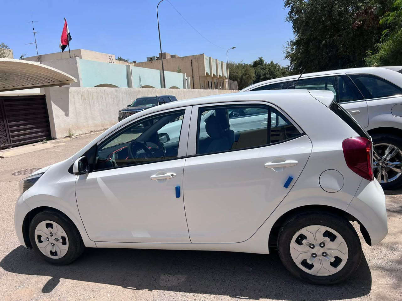 السلام عليكم بيكانتو موديل 2020
ماشية 25 الف 
مكفوله من الصبغ بيه طخه خفيفه بالجاملغ ومصلحه 
رقم اربيل بااسم شركة 
مكان السيارة بغداد 
السعر ب119 وبيه مجال 
*********** بغداد, العراق
