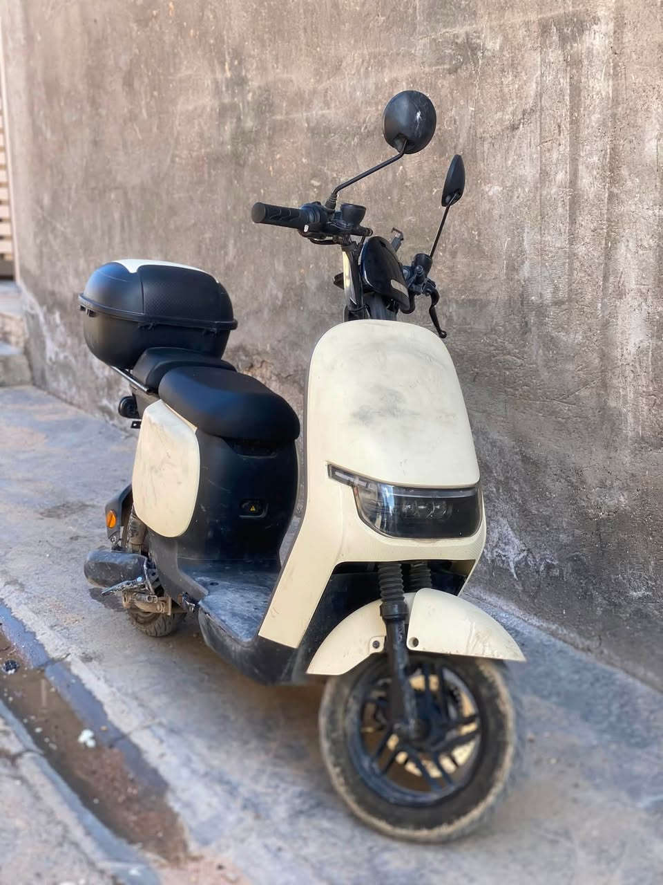 ‏للبيع دراجة ريان بوليس السعر 420,000 دينار وبيها مجال الرقم (***********)
