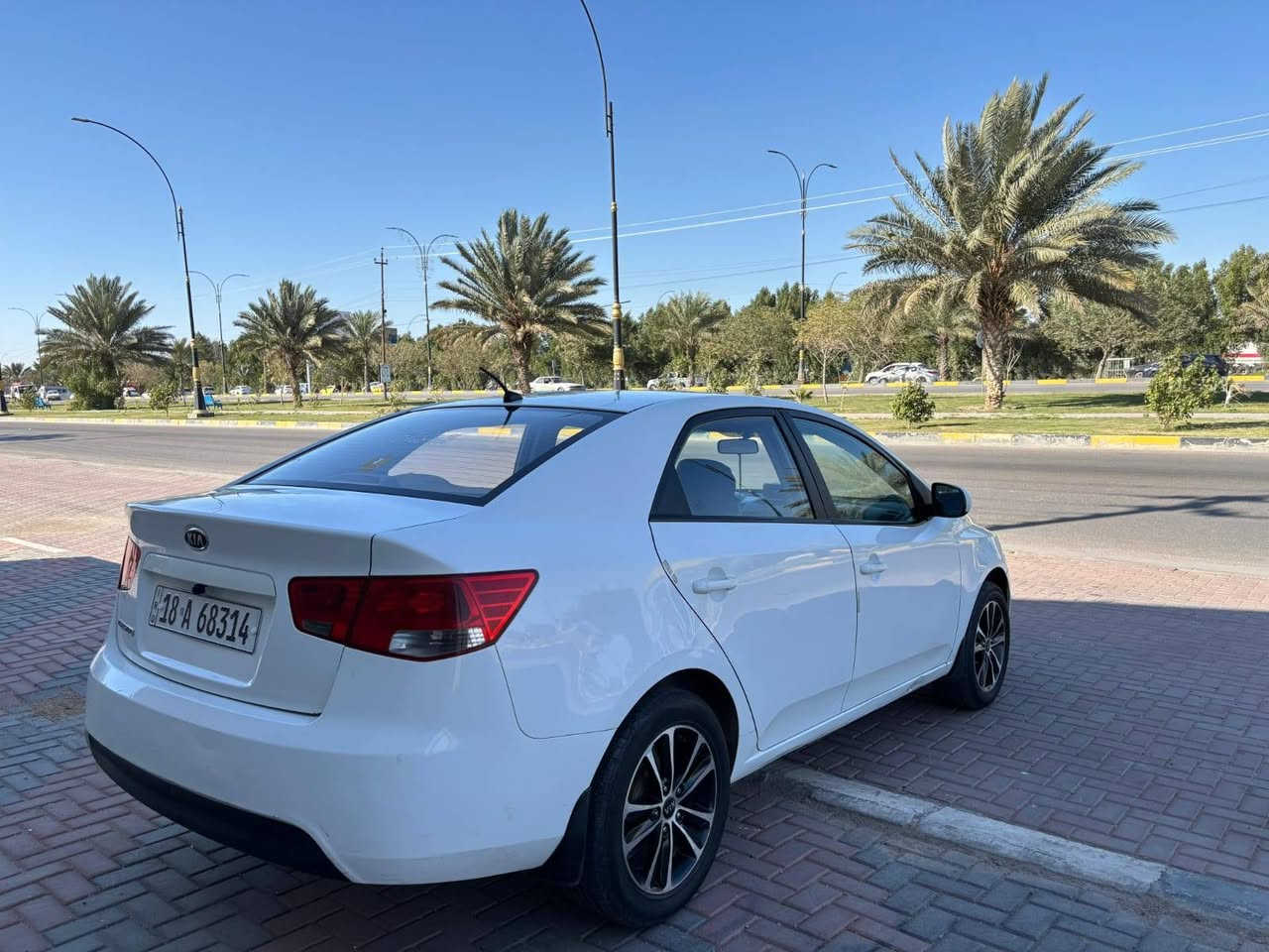 السلام عليكم سياره نوع سيراتو مديل 2012 خلجيه مكفوله كير مكينه حداد تخم تاير تبريد مكينه 1600 دوش السعر98  وبيها مجال بسيط  العنوان كربلاءرقم الهاتف ***********
