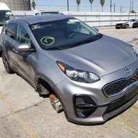 ،، سيارة سبورتج موديل ٢٠٢١ وارد أمريكي ضرره سرقة تاير فقط ،،  سيارة بس...