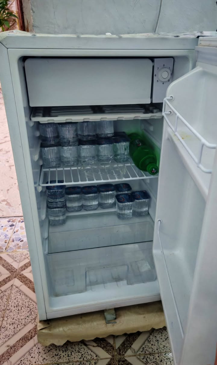 ثلاجة صغيرة نظافة 100٪ السعر 100 المكان حي الإمام


**إذا كنت صاحب هذا الإعلان وتريد حذفه لأي سبب، رجاءا أرسل رسالة إلى الدعم الفني**