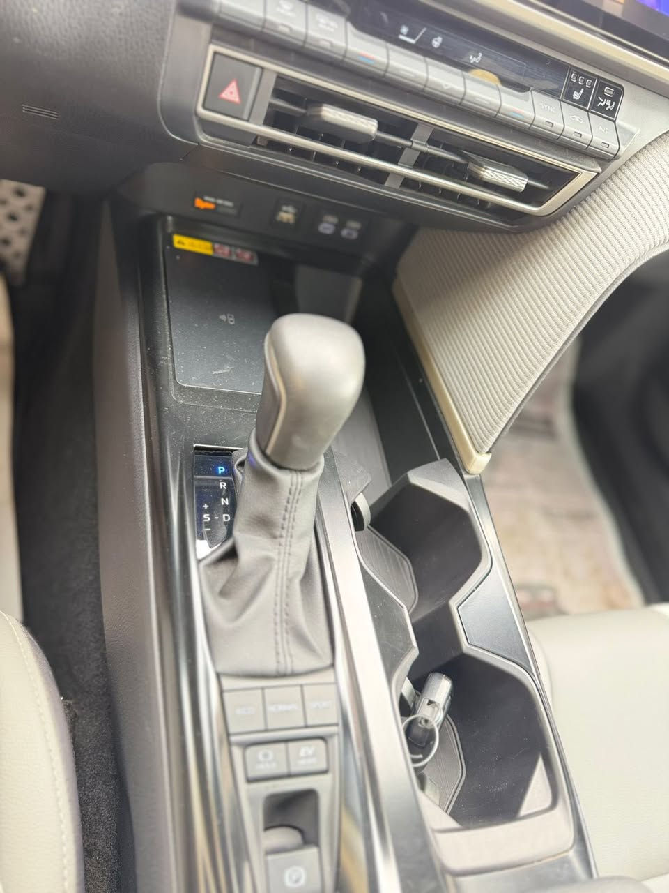 السلام عليكم 
تيوتا كامري 2025 هايبرد 
زيرو ماشية ٢٠٠ ميل مواصفات فول اعلى شي se بلص
ضرر السياره ربع جاملغ خلفي فقط بدون اي ايرباك  السياره بعدها بريحه الشركه
مواصفات السياره :
فتحة 
رادار 360 
فول تحكم ستيرن 
تدفئة كشنات 
مثبت سرعه 
رادار تفاعلي 
رادار جانبي خلفي 
شفتات 
داخل جلد 
تبريد قطعتين 
كشن كهرباء 
تبريد بيانو منفصل 
كامرة خلفية 
شحن لاسلكي 
تحديد مسار 
بصمة + دخول ذكيضيف وياهن شاشة جبيرة 
اندرويد اوتو 
ابل كار باي 
تدفئة بالمري 
تدفئة ستيرن 
جام اوتو 
المراية الداخلية تعتيم 
انارة داخلية والخارجية LED
بيها مجال بسيط جدااا
مكان السياره بغداد الغزالية 
رقمي ***********
