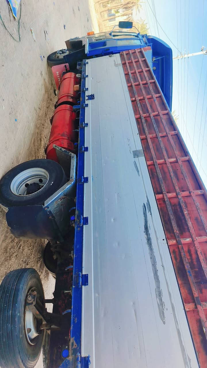 ازوزه للبيع قماره هويشه محرك سوبر تخم تاير دبل سبير شاصي محسن طول سته إله عشره غرفه مدوشمه جديد سنويه مجدده ل 28 راعيه يريد تحويل محرك فقط بخار  مكان السياره بصره ***********
سعر 95
