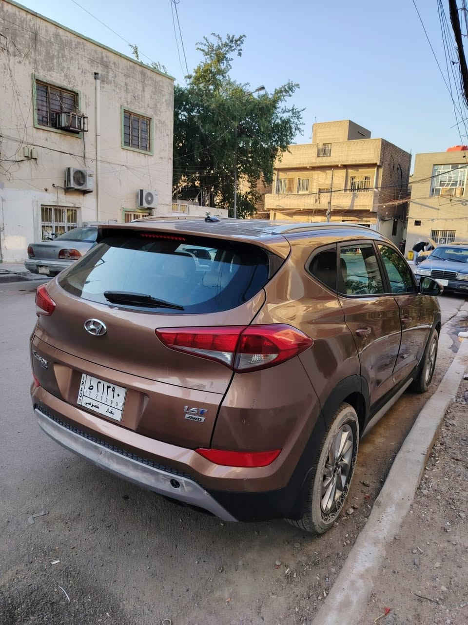 السلام عليكم
توسان 2017 وارد امريكي Eco AWD
محرك 1600 تيربو 
ماشيه 110 الف
اربع قطع بيهة 
 قوة 175 حصان
* عزم 265 نيوتن.متر
* دفع رباعي AWD
* جير DCT أوتوماتيك 7 سرعات (دبل كلج) 
تحكم من الدركسون بالصوت والهاتف والرحلات.
مثبت سرعة Cruise Control.
 شاشة وسطية مع كاميرا خلفية 
نظام بلوتوث.
 تكييف أوتوماتيك أحادي المنطقة.
أوضاع قيادة
جنوط ألمنيوم
السعر (150)


**إذا كنت صاحب هذا الإعلان وتريد حذفه لأي سبب، رجاءا أرسل رسالة إلى الدعم الفني**