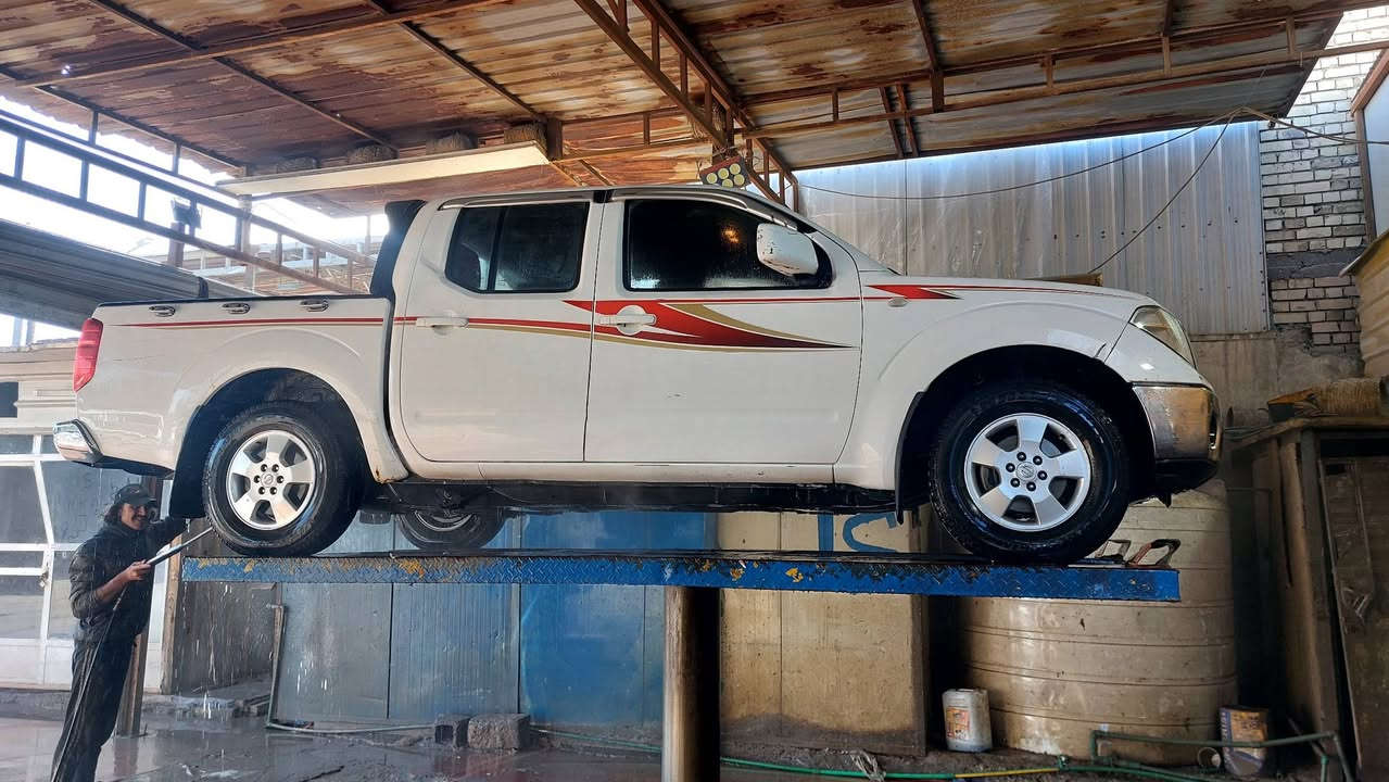 نيفارة للبيع موديل ٩ رقم بغداد انكليزي سيارة حلوة بلادية بيه بارد فقط بدون صبغ مكينة بلاد كير اوتو ماشية ١٥٠ الف سيارة ماتعبانة تليفون ***********مكاني بغداد السعر ١٠٥ وبيه مجال بصيط
