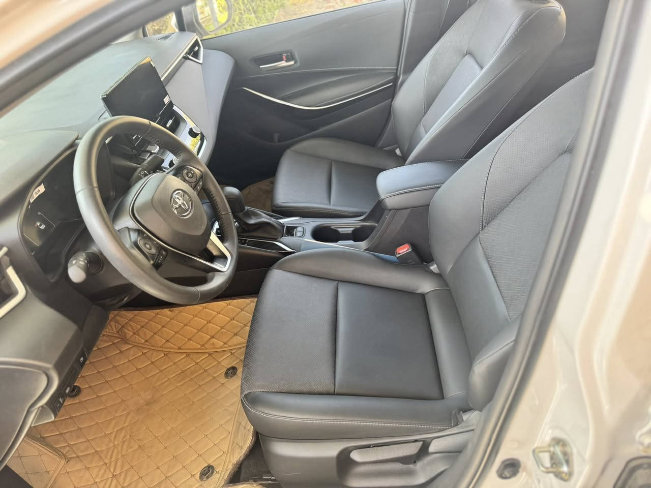 كورلا هايبرد الشكل الخليجي زيرو موديل ٢٥
كشنات جلد اسود 
بصمه. 
فتحه سقف 
السعر مناسب 
للاستفسار الاتصالى على الرقم ***********
