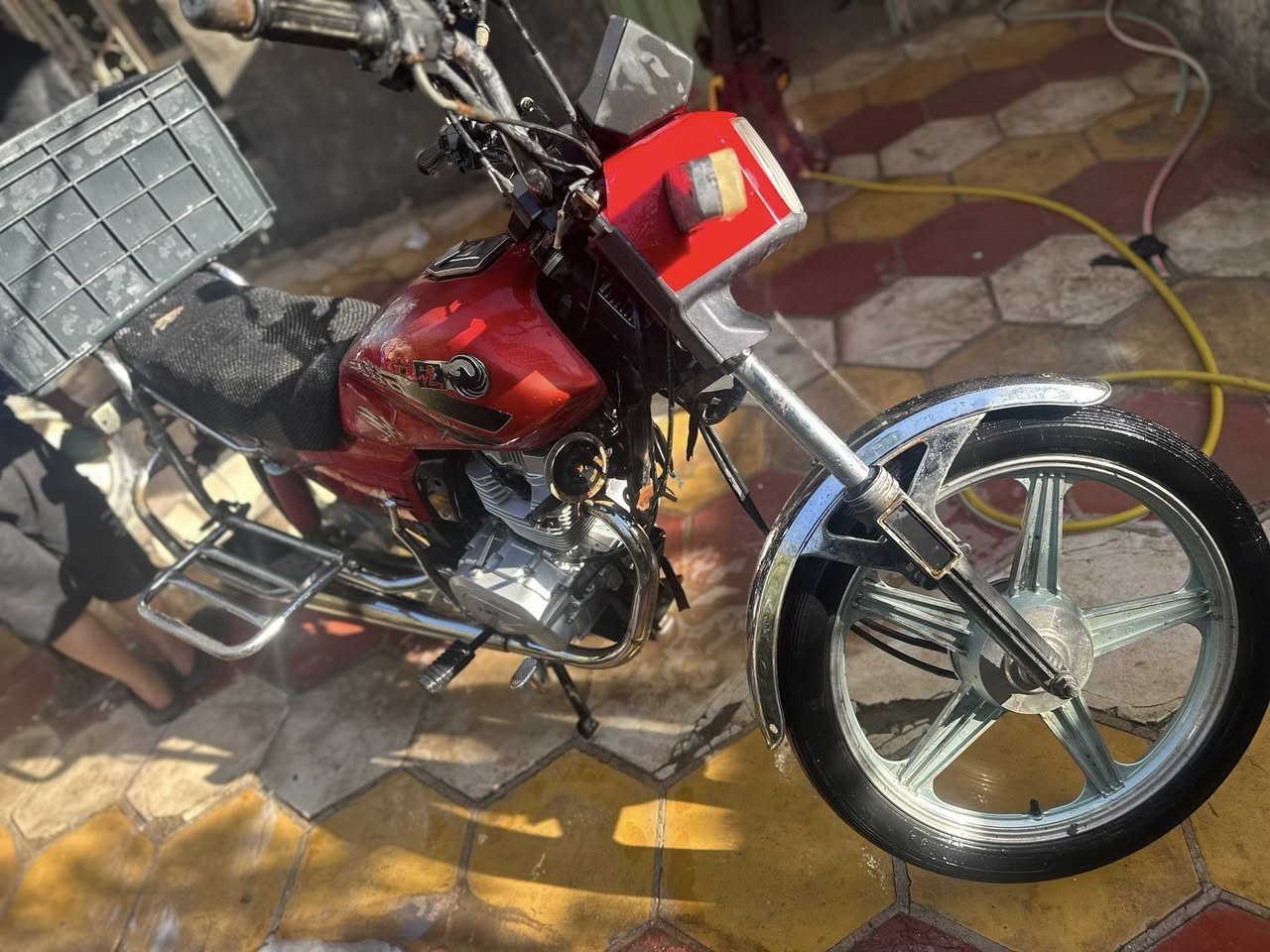 السلام عليكم دراجه فيوم  محرك مامفتوح بلادي دراجه نشطه ونضيفه اوراقه ضاعن مني مكفوله من سرقه دراجه مال جناي سعره 350الف وبيه مجال قليل اتصل وتاامر. امر ***********
