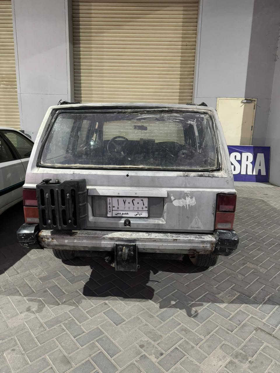 السلام عليكم من رخصت صاحب الكروب المحترم عندي سياره جيب شيروكي للبيع مكان السياره البصره رقم ديالى مشروع وطني كير ومحرك مكفولات  السعر 13قفل بدون عمله ***********
