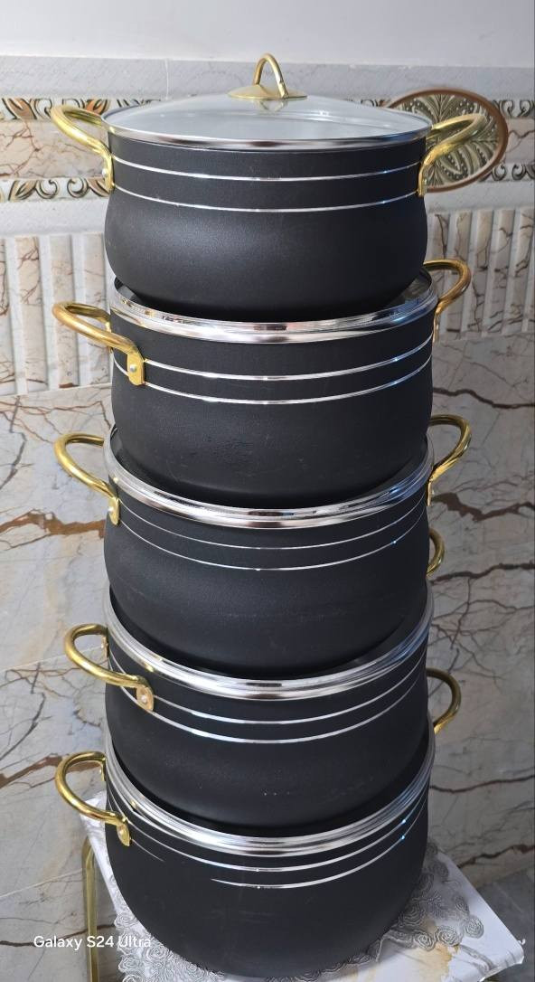 سيت گدر يتكون من خمس قطع گرانيت أصلي ثقيل من الداخل فافون أصلي 🍲🥘 
يتوفر توصيل لجميع محافظات العراق 🇮🇶❤


**إذا كنت صاحب هذا الإعلان وتريد حذفه لأي سبب، رجاءا أرسل رسالة إلى الدعم الفني**