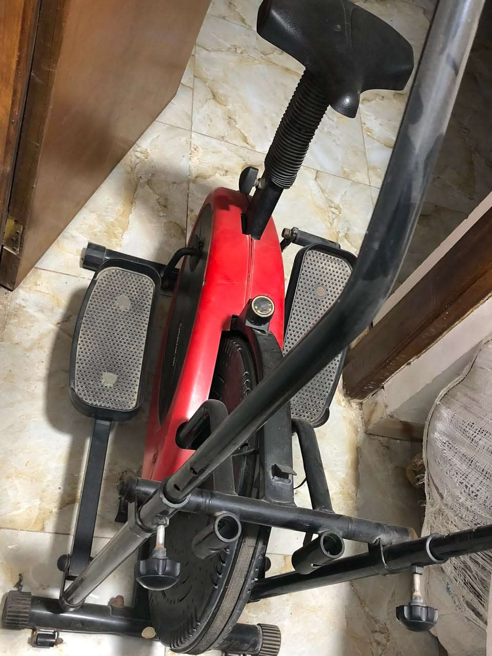 جهاز بايسكل رياضه ١٥٠ الف بيه مجال
بايسكل ياباني اليسفط سعر 125 بيه مجال 
غسالة ملابس نظيفه شغاله 120 بيها مجال
 ببغاء دره نيبالي هوا والقفص 100 قفل 
هزاز اطفال مع اغاني بيه ١٠٠ بيه مجال بسيط 
طباخ ٥ عيون نظيف شغال فقط الجامه مالتها مكسوره ١٢٠ الف صوره بلخاص
مكاني الدوره الجمعية ***********

