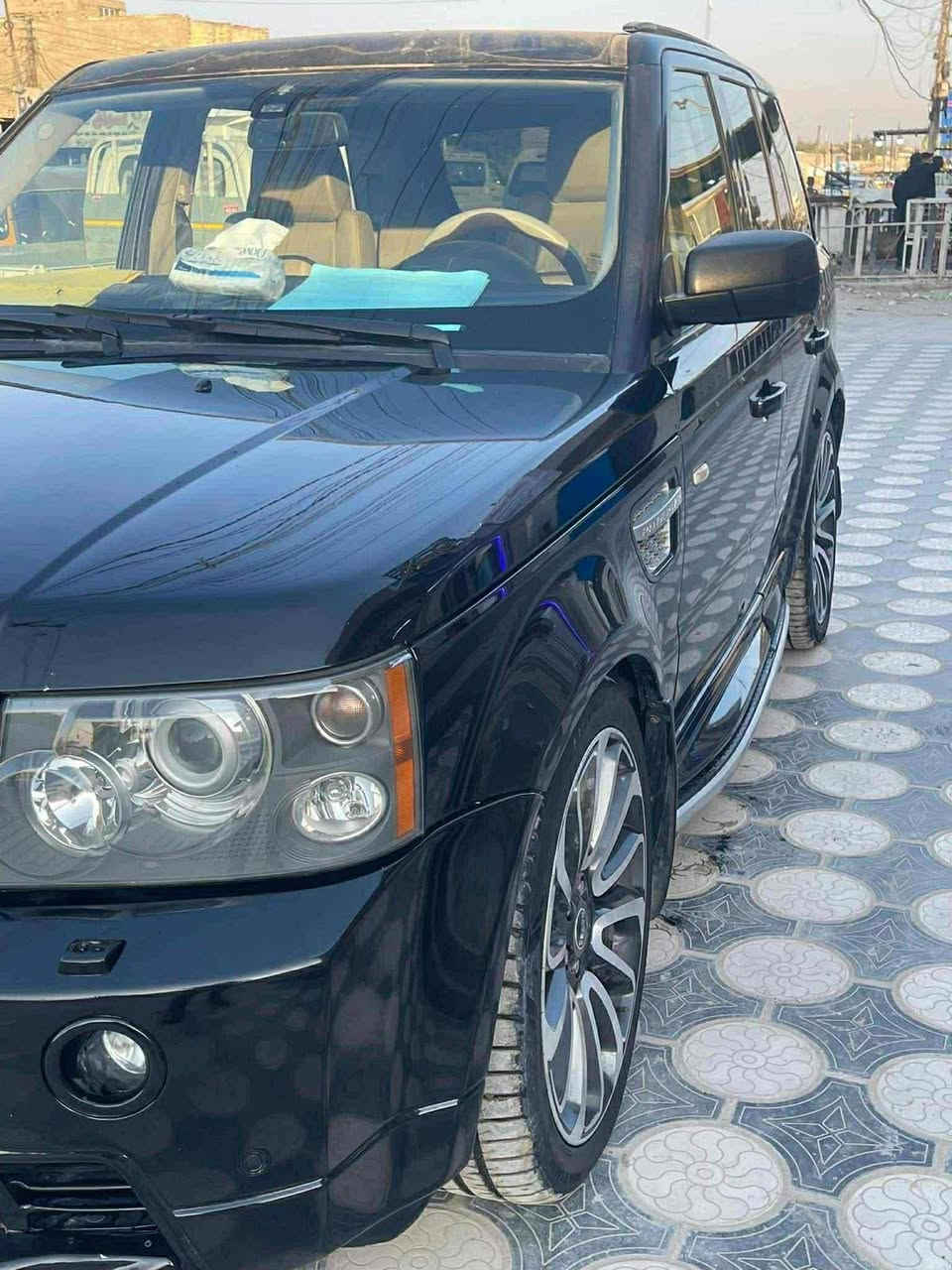 سلام عليكم الي عنده جي كلاس محدثه ويريد يراوس ينزلها بتعليق ويذكر السعر ويكون مناسب اويدزها خاص واني عندي رانج موديل 2009 وقبل كم شهر كملت معاملة مال الكمرك وعدد المحاور ثاني يوم تحويل بتحويل


**إذا كنت صاحب هذا الإعلان وتريد حذفه لأي سبب، رجاءا أرسل رسالة إلى الدعم الفني**