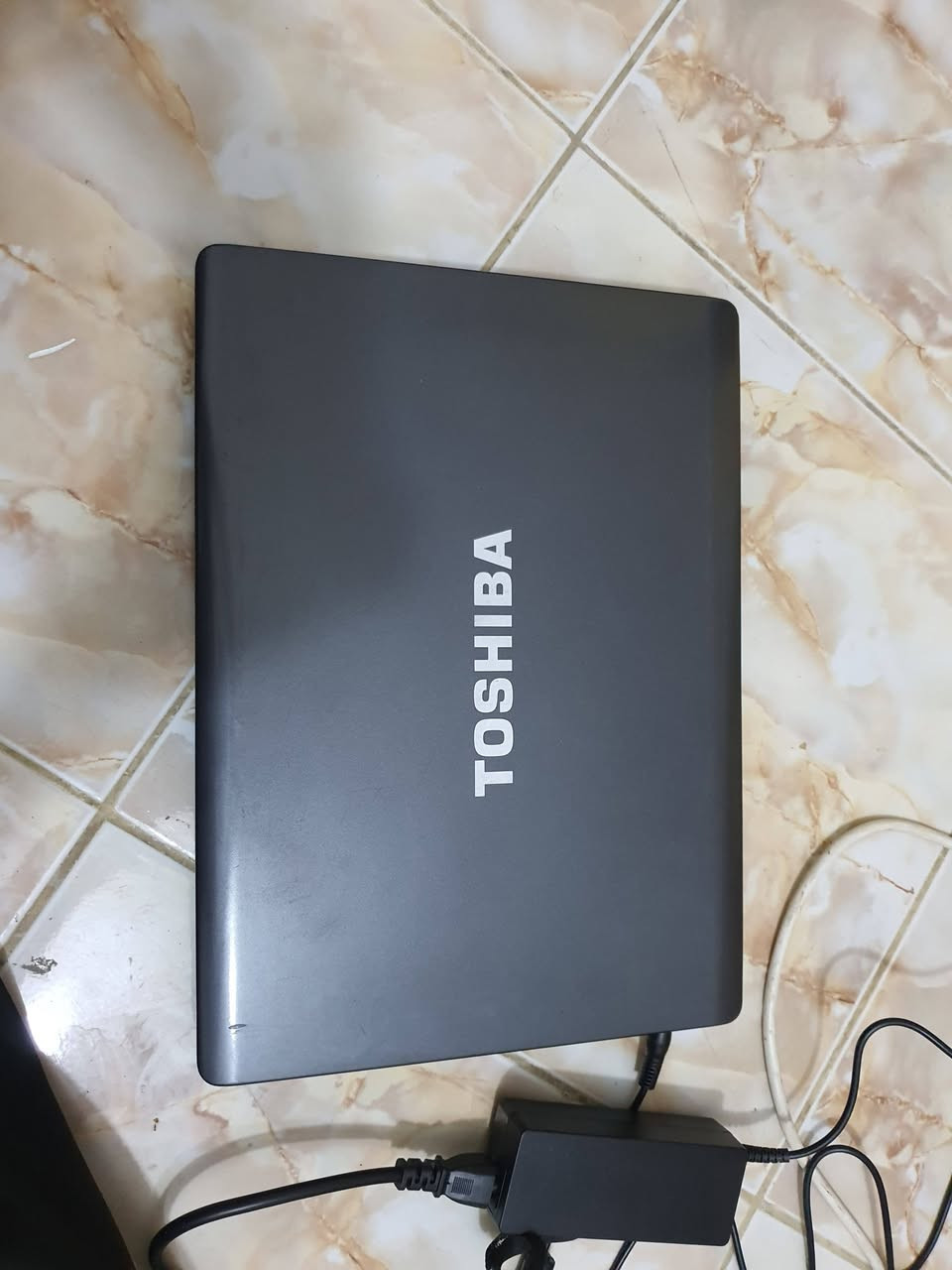 وفرتلكم تلث حاسبات ب اسعار ارخص من التراب
1 الحاسبه الاوله mini hp مني اج بي طبعن نضافته مثل ما موضح
وياه شاحنته و جميع ملحقاته ويندوز ٧ تجي و ذاكره ٦٤ و رامات ٤
بطارته هابطه بس تشتغل عله الشحن مباشر طبيعي سعره 40 الف
2الحاسبه الثانيه TOSHIBA توشيبا طبعن حاسبه قويه من كل النواحي و حجمه كلش جبير و نضافته مثل ما موضح كله نضيف طبعن الحاسبه تجي ويندوز ١٠ هوم و ذاكره تخزي ٢٥٦ كيكه و رامات ٤ 
بطاريته هابطه تشتغل عله الكهرباء مباشر طبيعي سعره 65 الف
3الحاسبه الثالثه اج بي القديم شغاله كلشي مابيه بس ما اعرف شنو عطله موضح بل صور تشتغل شاشه و عداد و يطلع ويندوز ٧ بس ميفوتني عله الدسكتوب ابيعه فحم سعره ٣٥ الف
للتواصل و الحجز ***********

