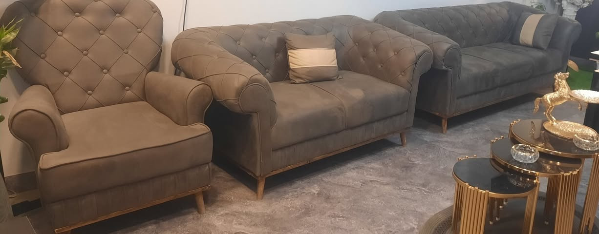 اثاث مستعجل للبيع
التخم ب850 
بلازمه 350 
سبلت 750 
ثلاجه 90 
طبلات 65
بيها مجال الأسعار 
رقم :***********
