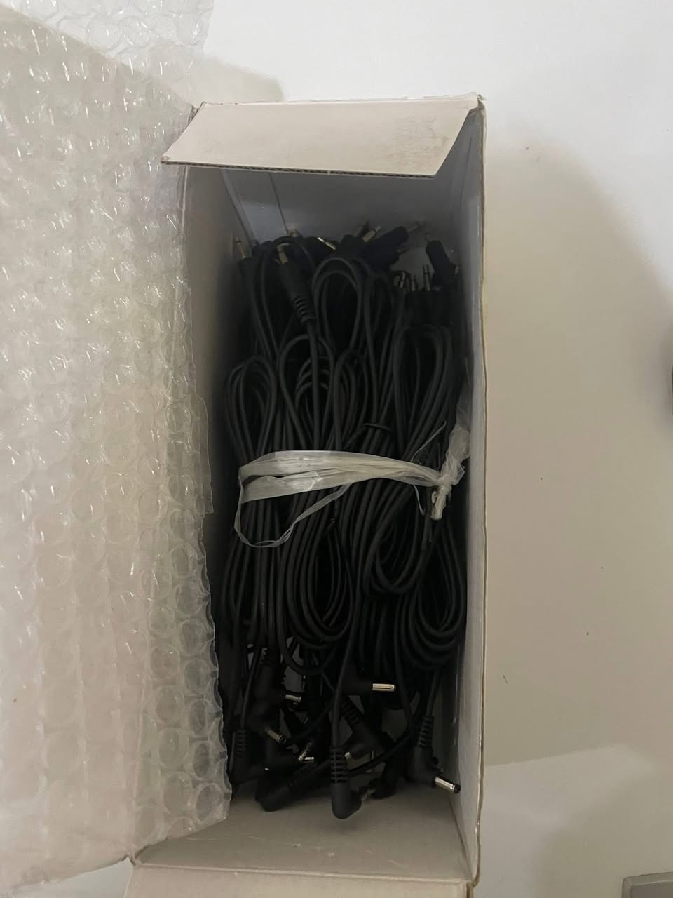 كيبلات مال صوتيات جديد لوك طول ١٨٠ سم  مجموع كل الكيبلات ٣٠ قطعة  تفاصيل موضحة  بل صور كلهم على اول تم ٢٠ الف شامل التوصيل


**إذا كنت صاحب هذا الإعلان وتريد حذفه لأي سبب، رجاءا أرسل رسالة إلى الدعم الفني**