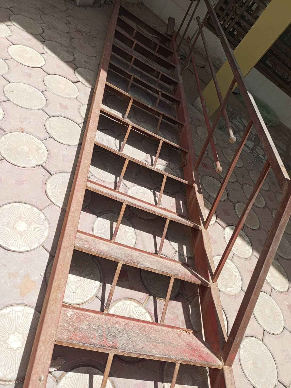 #للبيع درج  4 مترات وونص   والعرض80 حديد ثقيل  ونظيف جدا مكاني بغداد الغزالية  # يوجد خدمه توصيل 
***********
***********
***********
 #العراق #بغداد #الانبار #المتابعون
