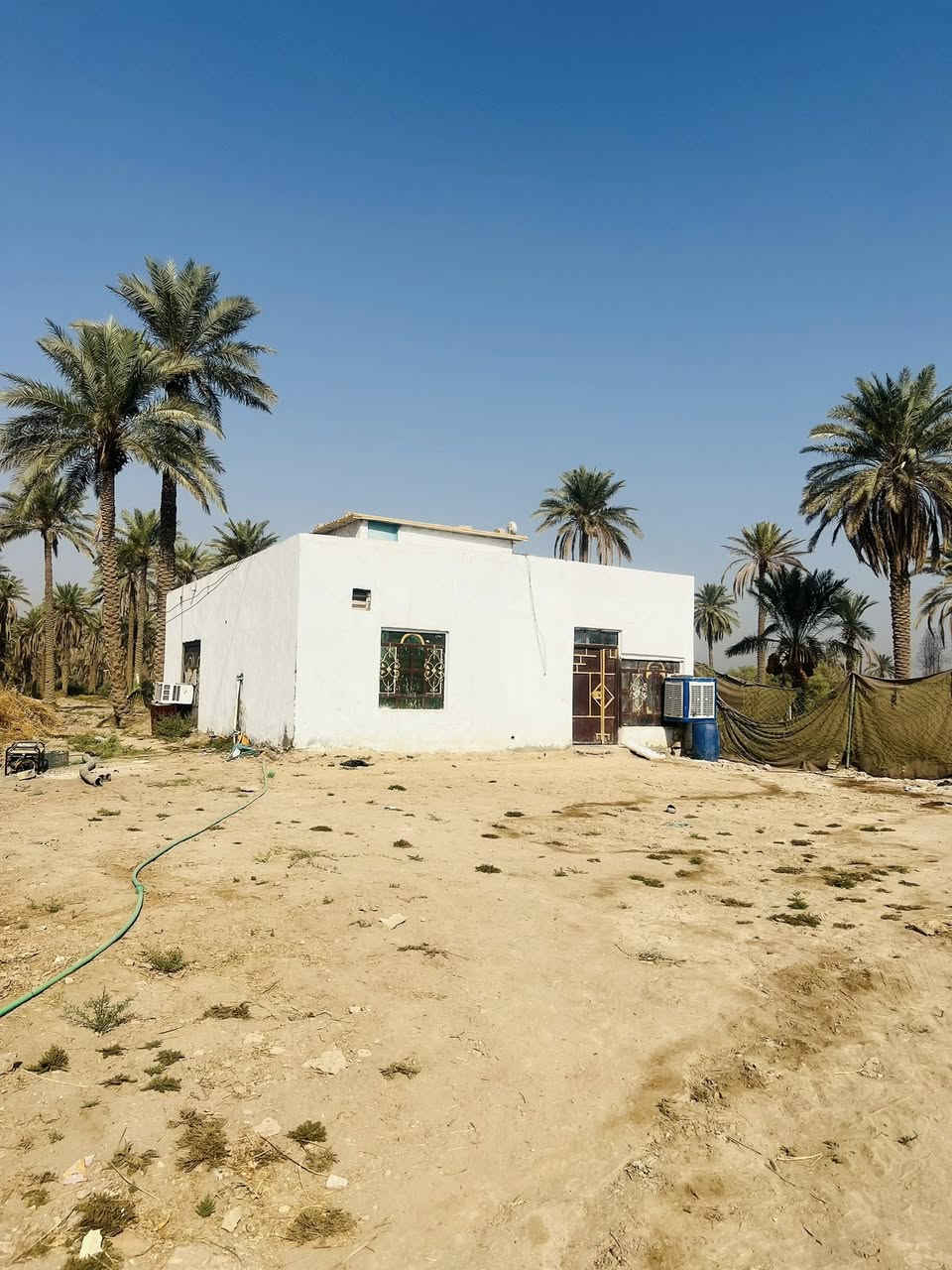 سلام عليكم ارض زراعيه +دار 
المساحه (3) دونم 
العنوان طريق كربله - نجف عمود 256 ام عجه 
كافت الخدمات 

‭0783 885 1910‬
