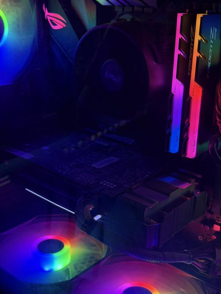 🎮 كارت شاشة: RTX 2060 (PNY) 
⚙️ المعالج: Ryzen 5 2600
🧩 المذربورد: ROG Strix B450-F Gaming
🧠 الرام: 16GB G.Skill
⚡ SSD سريع: NVMe 256GB (Team Group)
💾 هارد إضافي: 500GB HDD
🖥️ كيس: Antec Mini مع 6 مراوح تبريد ❄️

🎯 يشغل أغلب الألعاب الحديثة مثل Warzone / Fortnite / GTA V بأداء ممتاز
💰 السعر: (600 الف وبيها مجال بسيط)
📩 للتواصل خاص او واتس ***********
