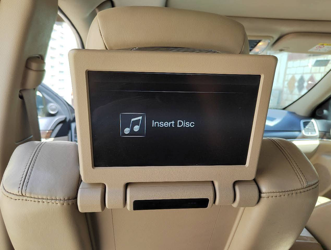 جيب لمتد بلص ٢٠١٤ خليجي مواصفات فورويل بارنوما 3 شاشات
مكفوله  من الحادث والصبغ والكير والمكينه والاكسل والفورويل ممفتوح برغي بيهن السياره جديده بمعنئ الكلمة 

السعر :٢٣٥ وبيها مجال

 فول مواصفات ١/١  لمتدد بلاص 
3 شاشات  
حجم المحرك: 3600
فور ويل 4/4 ماوس 
دبل سلايت بانوراما 
تشغيل عن بعد 
شاشه جبيره 
شفتات ستيرن 
جنطه كهربائي شفط  
حساسات اماميه + خلفية 
سستم صوت 12 سماعة 
دمامي خلفي بلصندوك
اوتو بارك مساعد اصطفاف
قطعتين تبريد ثلج 
كشن خزن ميموري 3 وضعيات
 مقاعد جلد اصليه  بيجي   + اثنين كهرباء (تدفئة+تبريد) 
 كشن خلفية تدفئه
سيدي بلجكمجه 
يدات ستيل اصل 
الداخل صاج ملكي  
 
 كامرة خلفية دوارة اصلية
 استيرن كهرباء +  تدفئة
 فول تحكم استيرن (جهتين امامي + جهتين خلفي) 
 ناقل حركة ٨ نمر
 نظام سبورت s
 نضام اقتصادي
  اشارة بالمري 
كشافات زنون 
كلوب طوارء بلجنطه 
كاعيات بلاد شركة
رقم بغداد بسمي شخصيآ  تحويل مباشر
التواصل على رقم الهاتف
***********
