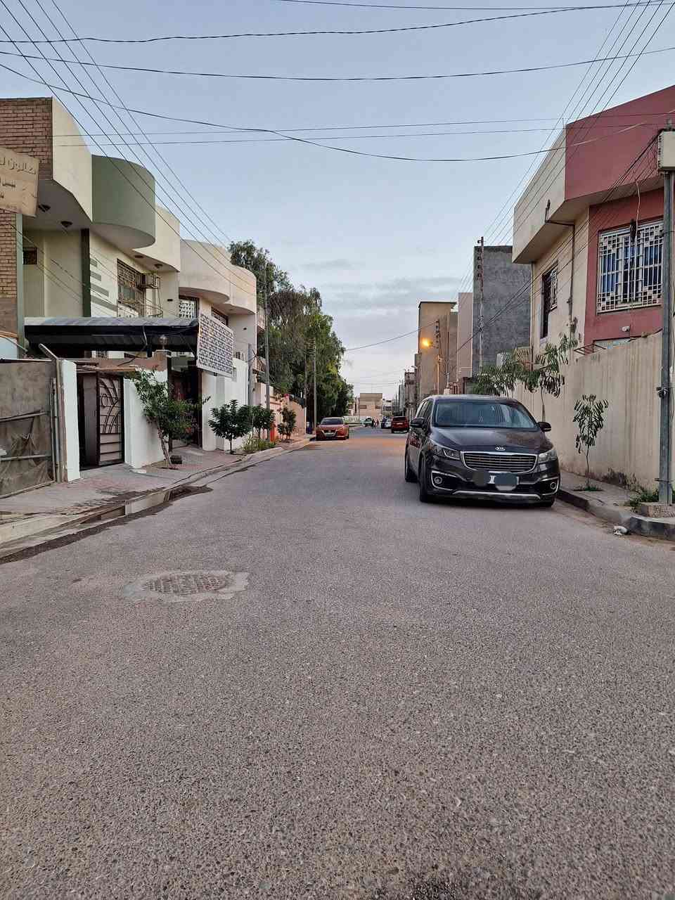 بيت للبيع في حي التحدي 
ركن مقابل الحديقة 

المساحة: 200 متر
جنس العقار : طابو صرف 

تفاصيل البيت :

1) استقبال 
2) صالة عدد 2
3) مطبخ 
4) غرف نوم عدد 4
5) صحيات عدد 3
6) كراج سيارة

للأستفسار: ***********
4)
