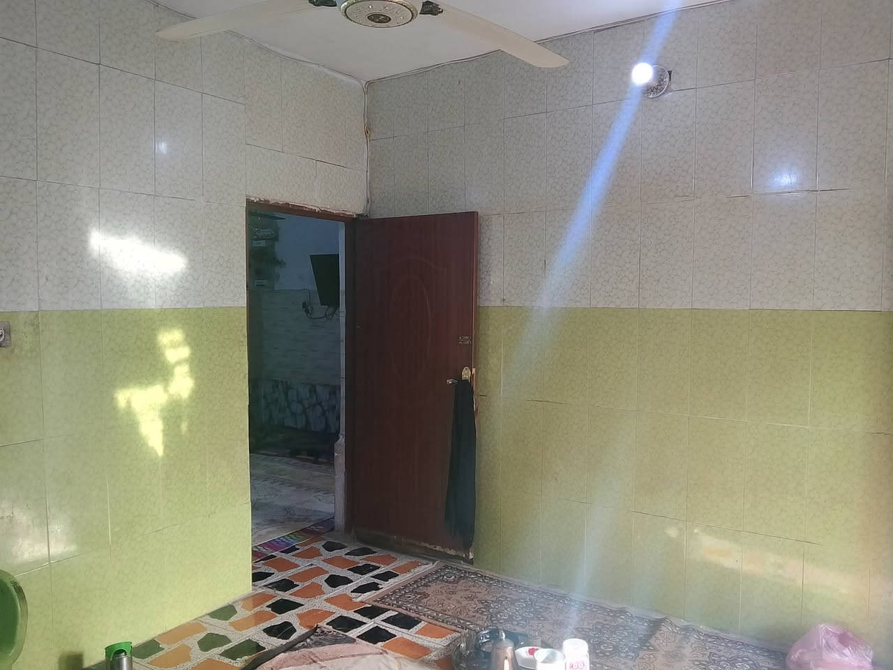 بيت للبيع طابو صرف ١٥٠ متر  المواجهة ٩ تحتوي على ساحة واستقبال ومطبخ وصالة وغرفتين نوم وصحيات اثنين وغرفة نوم بالطابق الثاني والسقف صب كونكريت السعر ٩٠ مليون قفل
المكان كربلاء ناحية العطيشي  للتواصل ***********
