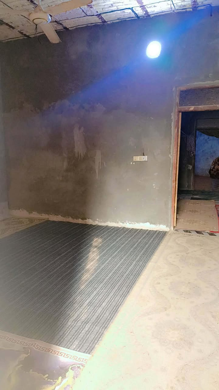 بيت زراعي للبيع في بستان الـ طعيمه بين السوق والعكيكه قريب على الشارع العام 
يحتوي على غرفتين وديوانيه ومطبخ وصحيات وصاله 
البناء بلوك للاستفسار الاتصال على صاحب الملك ***********
السعر 45 مليون
