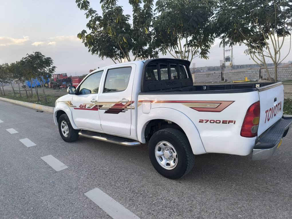 تويوتا مةرزي موديل 2006 دةبل اكسل عام بوياخ نية من بةعام ايفروشم سعر 113كةلا *********** مةكينة و كير و دةبل اكسلي بةشةرت تةبريت بةشةرت سةنةوي بةسةرجوة غةرامةي لةسةرنية بةشةرتي تحويل غةرامة مةكينة كير لةكةلارم دكوك, كركوك
