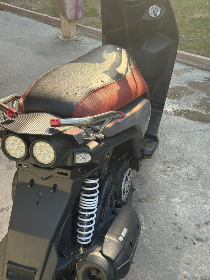 سكنس جبلي موديل ٢٠١٤
انطيكياهن ليكدام حتى تعرف.

سعرها ٩٧٥ /العنوان بغداد الاورفلي

الدراجة اول متشغلها وهية باردة بيها دخان ابيض 

ورة متحمة يروح الدخان

الدشبول شغال لاكن عداد السرعة والطوافه ميشتغلن.

قمجي السكليتر مو مالتها يچلب.

غير هيج ما بيها

بوشة ٥٨.٥ 

سلف رياضي

نوزل ٨ زروف 

كلج رياضي اصلي من شركة TwoPro

شلعة ومعدل 

تغليف كاربون فايبر بچم / شاصي /الذيل/ جاملغ امامي

عليها ادامه كاملة من نوزلات وفيتيم دهن الدراجة ودهن الاكسل

وزوج تايرات جدد

بانزين فقط سوبر / محسن /العادي مشايفته .

اكفلك سرقة عشائريا وقانونيا 

متواجد وتساب / ***********
