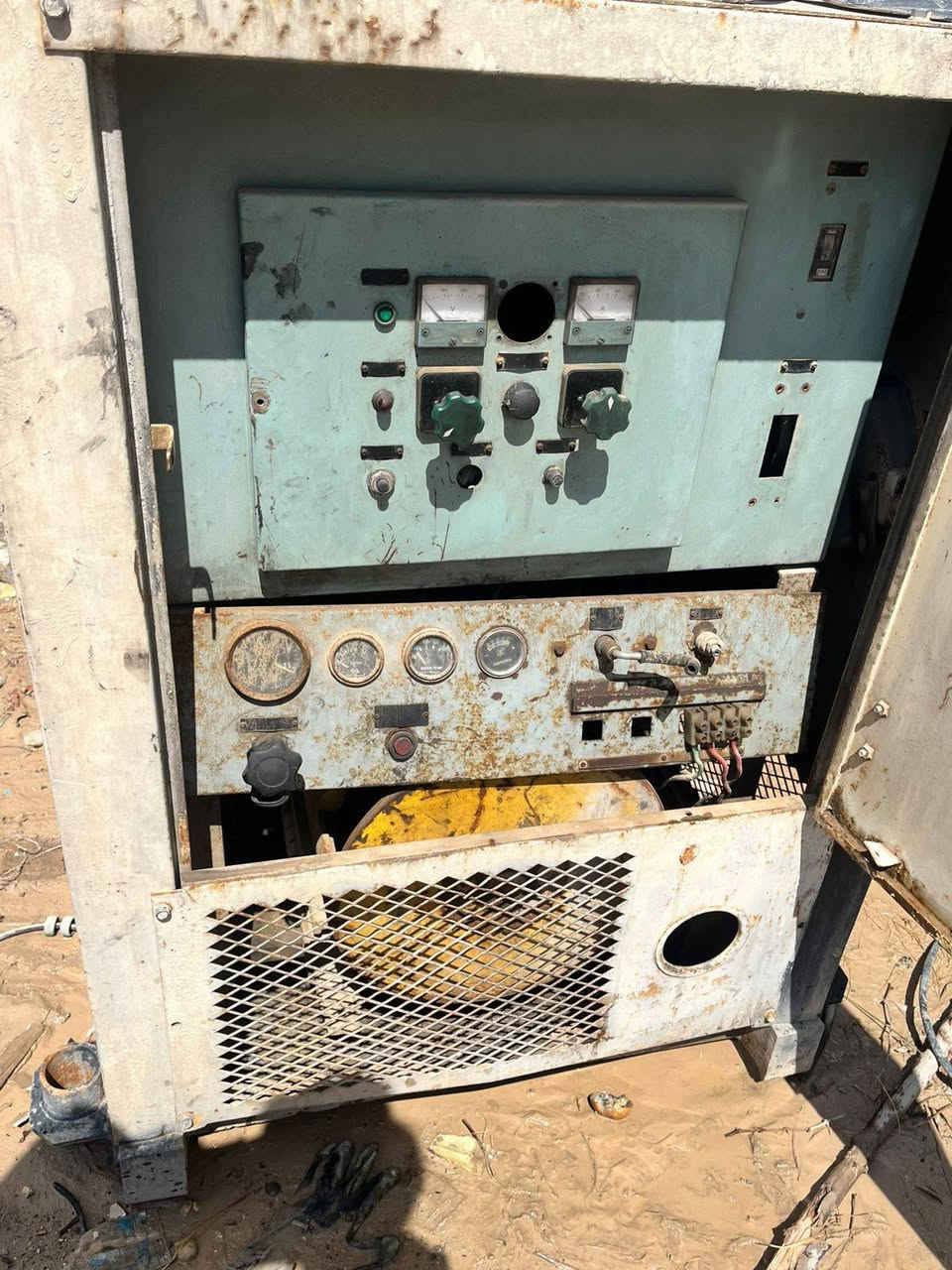 مولد كاتم للبيع
45 كي في kv
بيها بخار
السعر 15 ورقة
للاتصال
 ***********
***********
