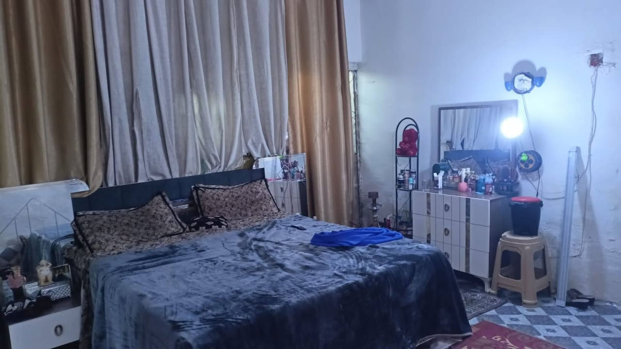 بيت للبيع مساحة ١٠٠ متر قريب علكراج السوك بظهر المحلات الجديدة تجاوز   خدمات كله قريبة عليك من ماء كهرباء   بيت جاهز يحتاج فقط قطع سياج للحوش لين مساحته ٢٠٠  فقط ١٠٠ للبيع مثل ما موضح بصورة سعر ١٠ ملايين لاستفسار ***********
