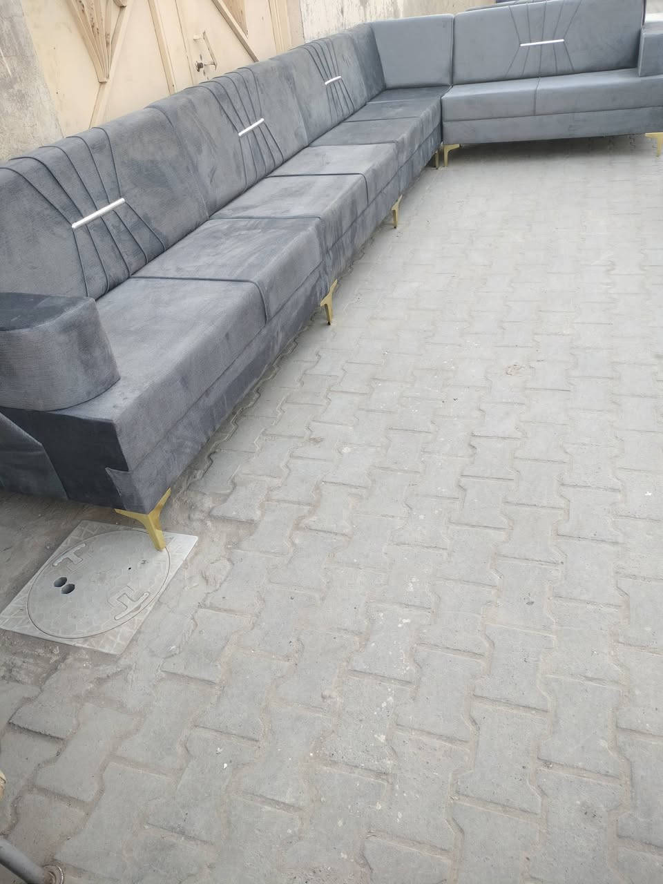 ديوان تزكام بلوك اسود شغل درجه اولى ٢٠ نفر ١٣ مترالون رصاصي فيلي   .ديوانيه .الاسكان .مقابل المعهد التقني ***********
