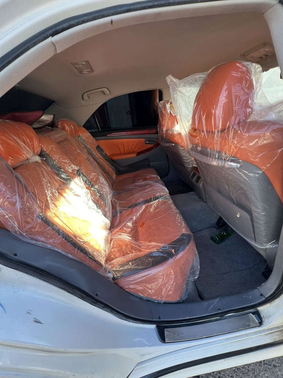 182ئەتڵەت
سەیارەکە براوەیە 
٣ دوگمەی ساج سور سەقف شوشەی ویل دینگەی کامل سپۆڕت
کامل مەسرەف کراوا بەسس بریکی نەبەستراوا 
گڕ و مەکینە تەقە و ڕەقە هەمووی بە شەرت
***********
