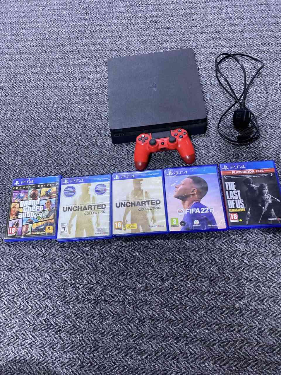 بليستيشن 4 نضيف مستعمل وياه جوستك وحده                   5 اقرص                                                                                          1 قرص فيفا نضيف مستعمل 
2 اقرص UNCHARTED الجزء الاول والجزء الثاني جديدات
1 قرص GTA5 نضيف مستعمل مده قصيره 
قرص THE LAST OF US مره وحده مستعمل نضيف جديد 
 1جوستك نضيفه 
التواصل عبر الفيسبوك و اتساب عبر رقم *********** 
العنوان البصرة الزبير يوجد توصيل للشراي 
السعر 275
