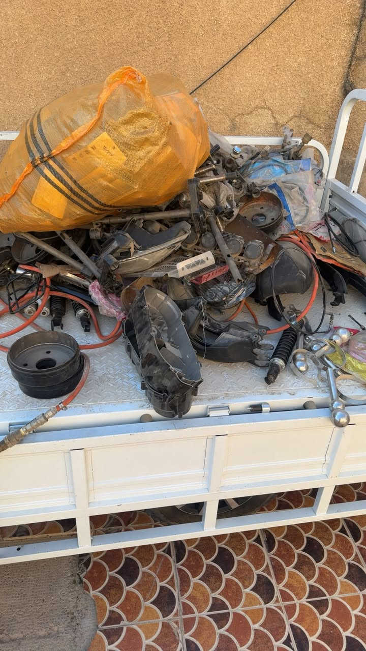 سلام عليكم غراض للبيع جملا جملا كل المطورات بطحه ايراني كلشي كلشي عنواني صلاح الدين رقم اسيا زين *********** ***********.  الشراي هلا بي ويوجد مفرد
