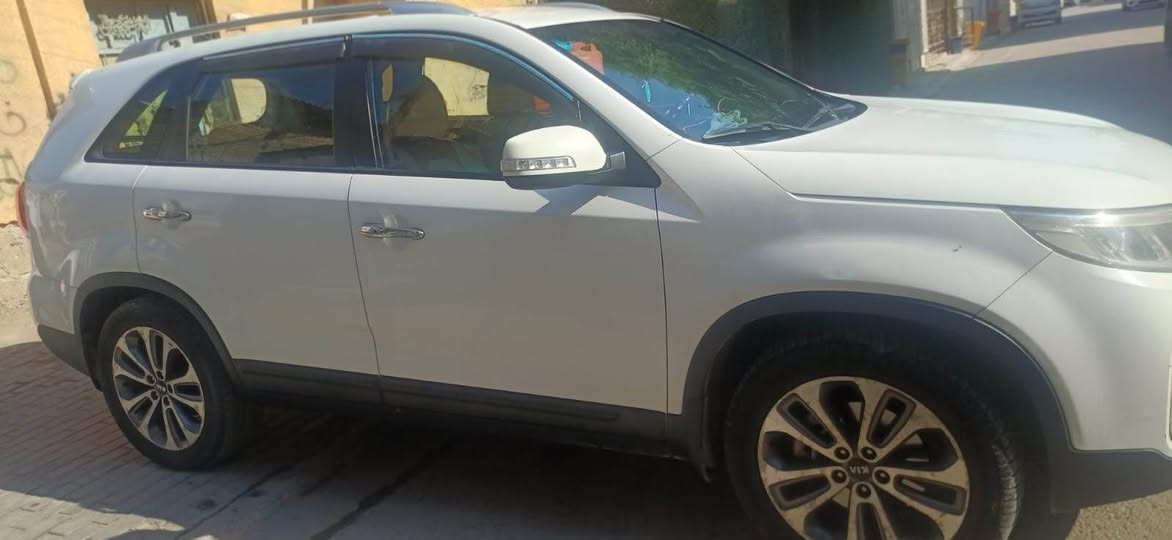 السلام عليكم 
***********
للبيع كيا سورنتو 2014 خليجي كفالة من ضربه وصبغ والفتح بيها فقط باب الصدر بادر خفيف مايبين بس بل السونار رقم دولي بسمي وسنوية جديدة 7 راكب محرك وكير مامفتوح لاصوت ولاتبخير V6سته سلندر منضومةتبريد جديدةكاملة مواصفات تحكمات استيرن جهتين بصمة تشغيل بلاد كامرة شاشة حدادة حلوة تخم تاير جديد السعر 175ورقه مكان السيارة البصرة القديمة
مكلف بلنشر الزبير, البصرة
