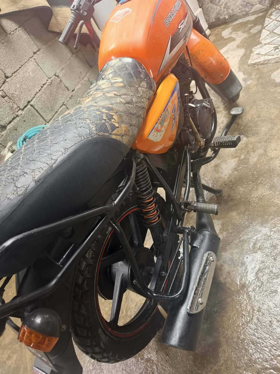 السلام عليكم دراجه دايوان موديل 21  أوراق  اصولي دراجه نظيفه السعر800 وبيه مجال مكاني كوت زوريجات الرقم ***********
