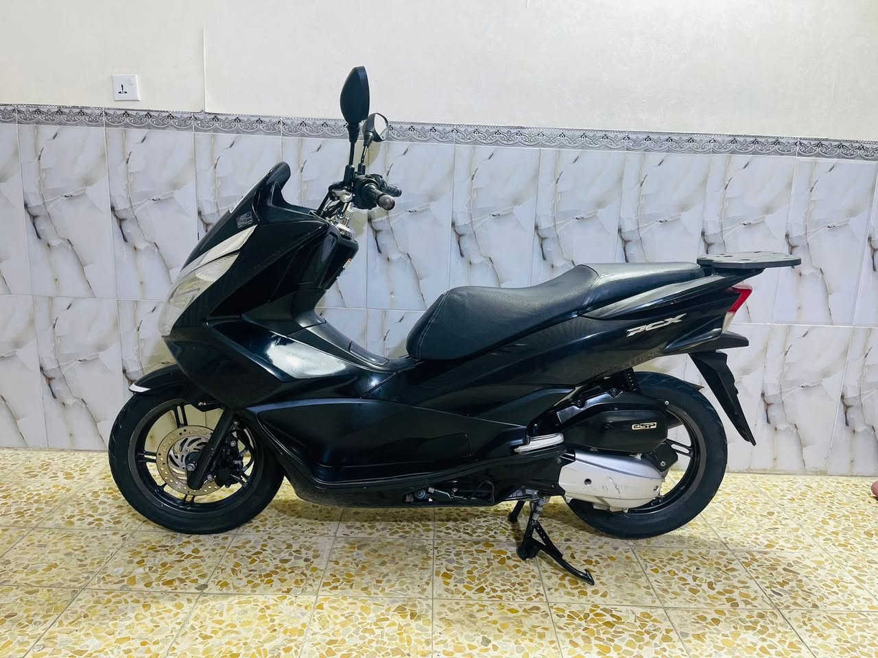 سلام عليكم PCX جيل ثاني ياباني JF
مكفوله من التاير للتاير شرط كفر ومكينه بلادي
مكينه 125 ☑️ 
حساس زدحام ☑️
حساس ستان ☑️ 
مابيه اي نقص شرط المكينه اذا مفتوحه ترجع الدراجه السعر12وبيه مجال
مكاني الامين الثانيه رقمي *********** ماسنجر ممتواجد
