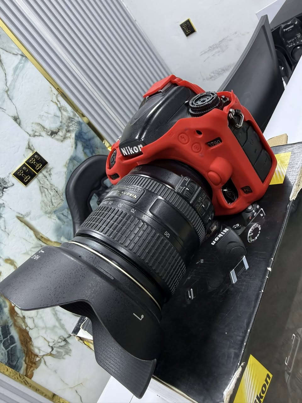 للبيع
كاميرا Nikon D750
عدسة 24-120

المواصفات:
 • بطارية أصلية + شاحن
 • جميع الملحقات
 • مع الكارتون

الكامرا شترها عالي  وبيت الرام واحد منهم يشتغل ولاخ يشكل

السعر: 1,150,000 دينار عراقي

للاستفسار خاص أو اتصال. �
***********
