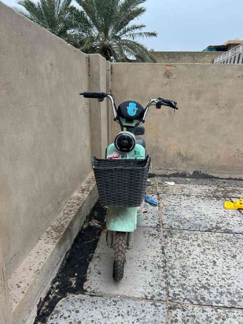 سلام عليكم ورحمه
دراجه شحن للبيع جديده 
تايرات جديده بيه مشكله وحده الكهربائيات 
مالاته تعبانه السعر 225 وبيه مجال
عنواني بغداد العبيدي قرب سوق العبيدي شارع جامع المصطفى 
رقمي واتساب***********
