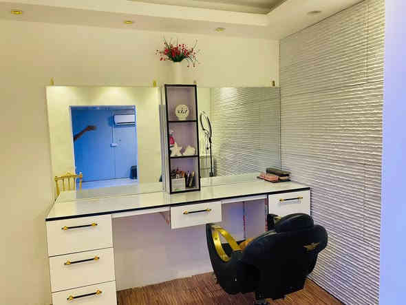 ميز حلاقة من أعمالي 
ان شاء الله ينال إعجابكم 
للستفسار اتصل ***********
العنوان كوت دور العمال
