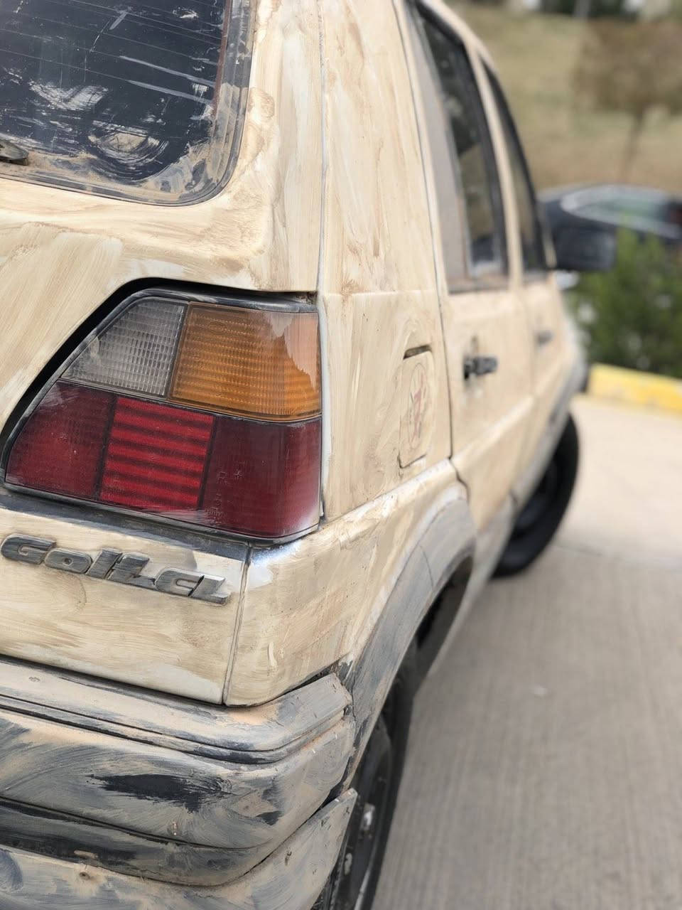 گۆڵف مۆدێل ١٩٩١ ئاڕم پلاستیکی هەولێر هەموو شتێکی بەشەرت ٤ تایەی تازەی لەسەرە پاتری تازەیە گێڕ و مەکینەی بەشەرت مەکینەی  ٥ بزمار گێڕ عادی ماڵەکە دیارە پێویست بەوەسف ناکات سعری ٢٢ گەڵا و معامەلەیەکی برایانە گۆڕینەوەش ئەکەم بەشتێک بەدڵم بێت
***********
لەسلێمانیم
