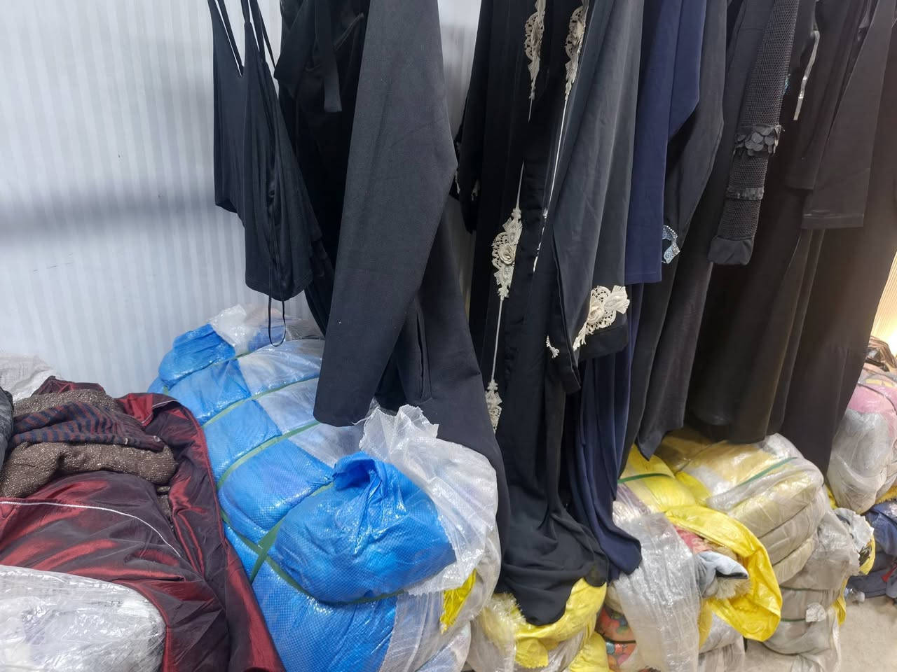 الجمعه 5/6/2026 الساعه 9 صباحا كسر بالات جديده 
كسر بالات دشداشه شلحه 1000 د
كسر بالات قميص نسائي 1000 د
كسر بالات ملابس داخليه رجالي1000 
كسر بالات ملابس اطفال ولادي بناتي 1000 د
كسر بالات بجامه نسائي 1000 د
كسر بالات بدي واي شيرت رجالي 2000 د
كسر بالات ديوان وجه مخده 1500د
قطع كبيره 5000د 
عنوانا الشعله سوك الساحه مجاور ساحة الطوبه قرب كراج وقوف السيارات @


**إذا كنت صاحب هذا الإعلان وتريد حذفه لأي سبب، رجاءا أرسل رسالة إلى الدعم الفني**