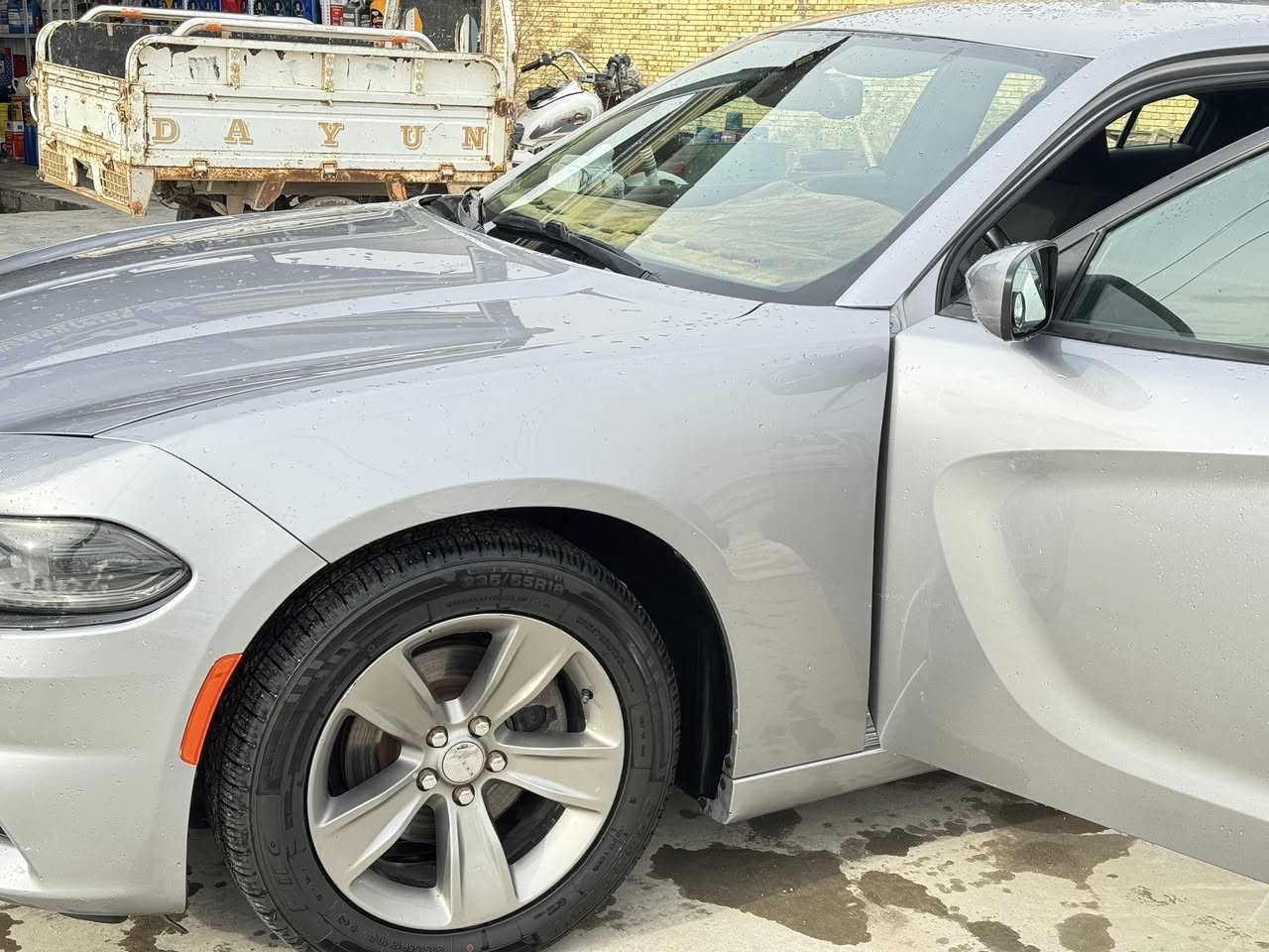 جارجر 2016
حادث فقط الي موجود بل صوره 

كفاله من الصبغ والمعجون 

حداديه تايرات لايت زرع عدسه زنون سستم صوت شكاكي سياره ماداخله كراج استخدام شخصي وهواي تفاصيل 

سعر 190بيهه مجال بسيط تراي مالتك للعمره وترجع
***********✍️
