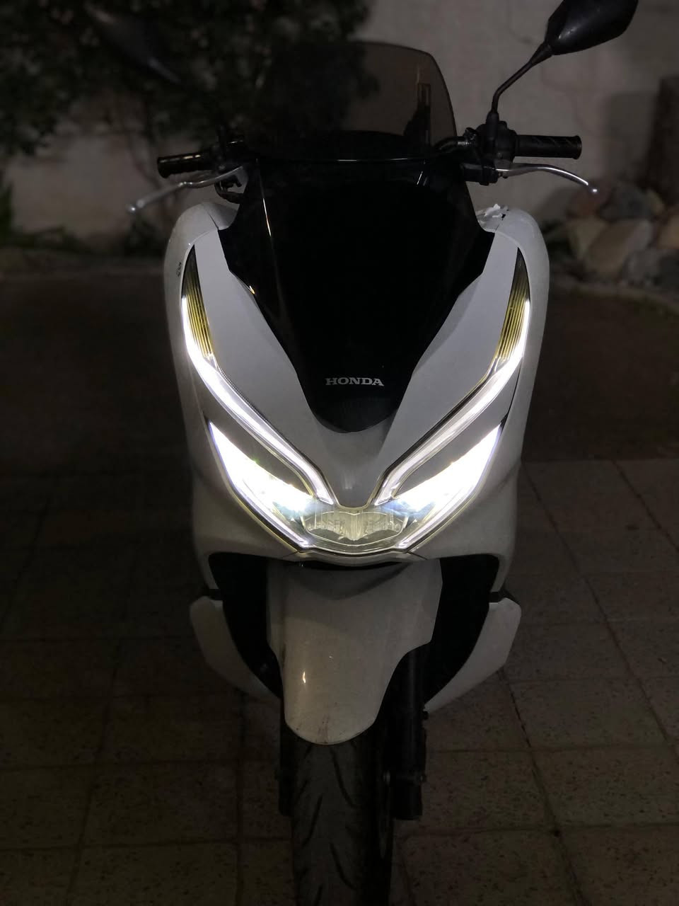 pcx جيل ثالث وارد كوري
2020
ستان كهرباء
محرك ١٢٥
ماشيه ٤٠ الف
عليها دهن موتل
بانزين محسن
ادامه كامله فلتر هوة ودسكات امامي خلفي جديد
الدراجه مكفوله كفاله عامه
عندي مكاتبه معرض بيها
السعر ١٥ وبيها مجال


**إذا كنت صاحب هذا الإعلان وتريد حذفه لأي سبب، رجاءا أرسل رسالة إلى الدعم الفني**