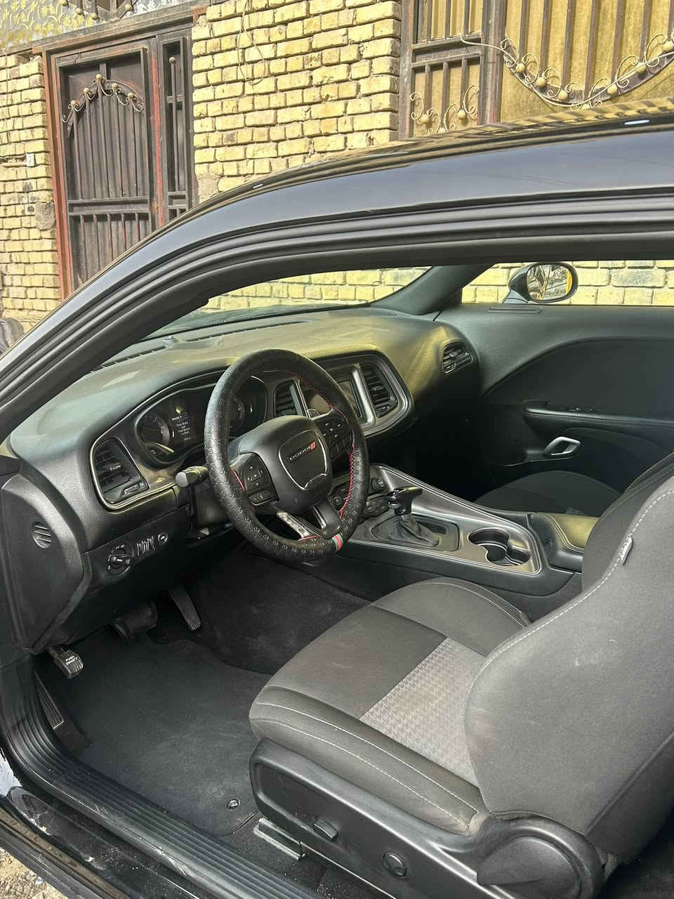 دوج جالنجر R/T
موديل 2023 
الضرر ثلاثه قطع
مواصفات كشنات مخمل
شاشه وسط 
المحرك 5.7L
حد الفحص 

للستفسار على الرقم
***********
